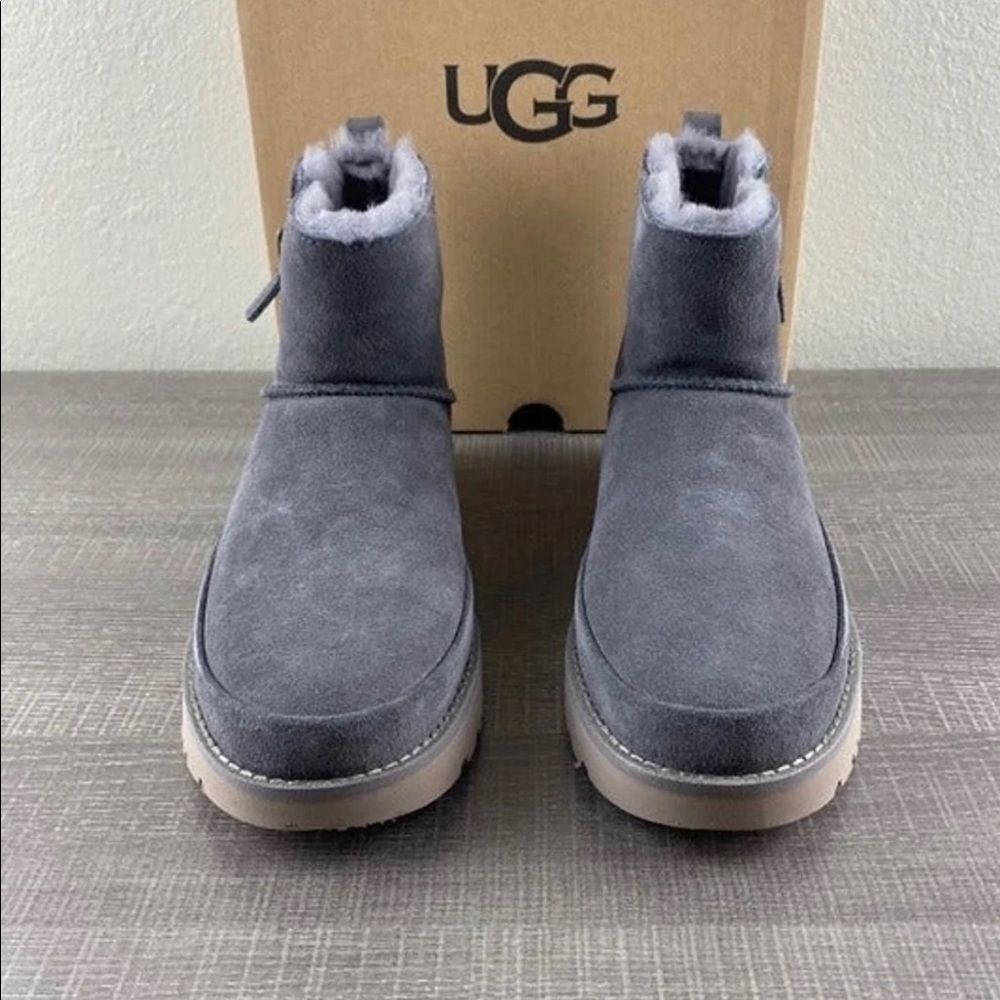UGG CLASSIC ZIP MINI